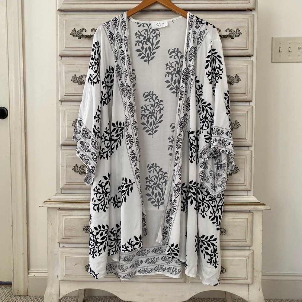 White Print Kimono